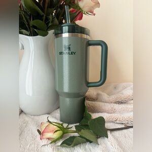 Stanley Hammertone EUC 40oz